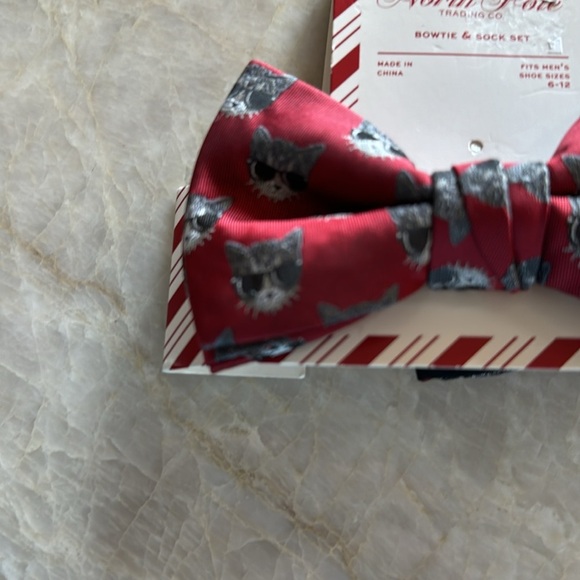 North Pole Trading Co men's bowtie with cat theme - Picture 4 of 4